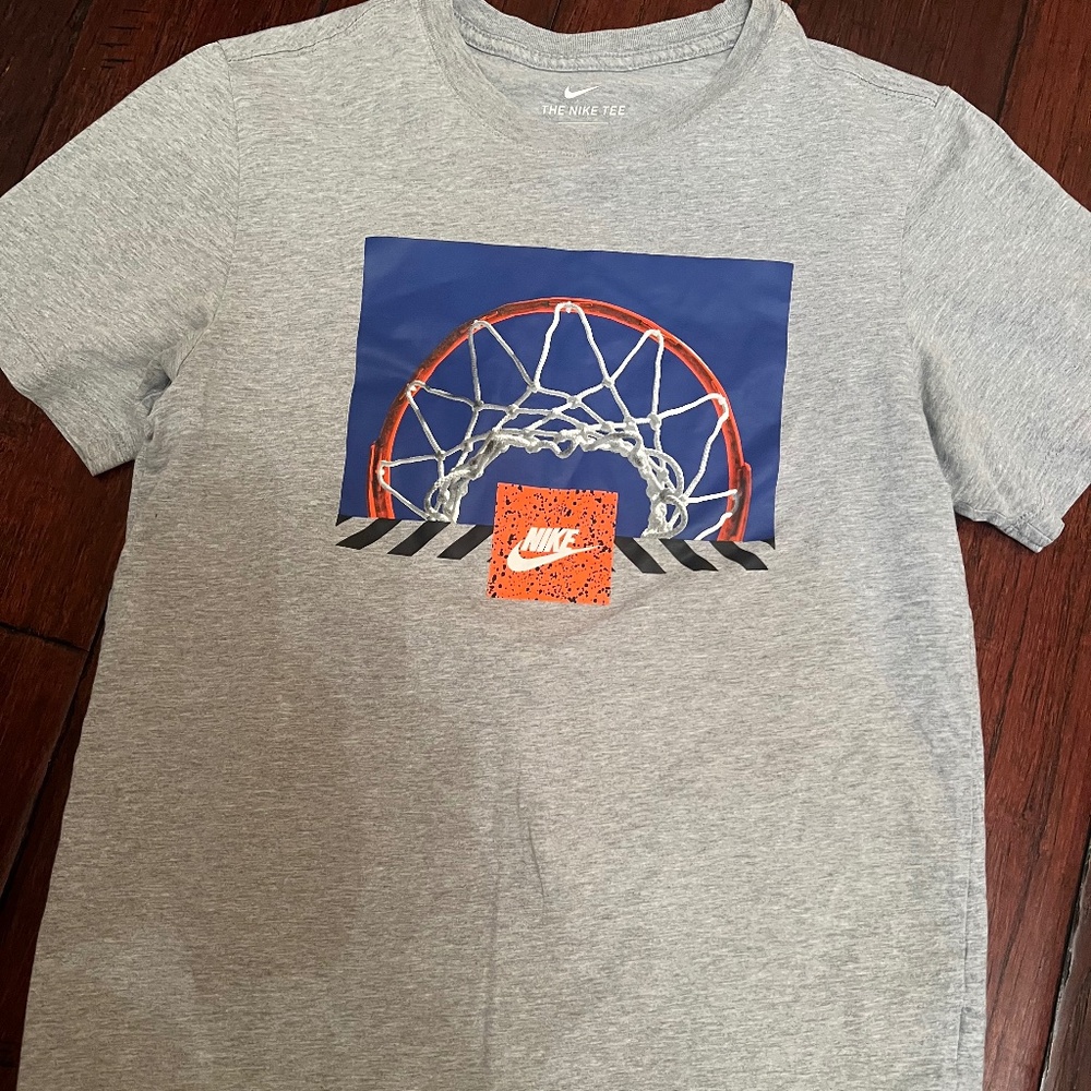 THE NIKE TEE